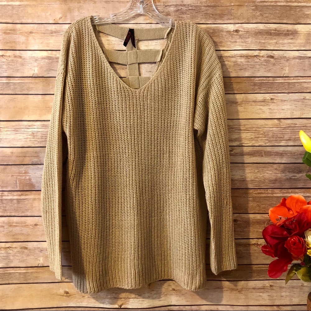❌🚫SOLD❌🚫Cream-Tan Colored Light Weight Sweater - Picture 2 of 8